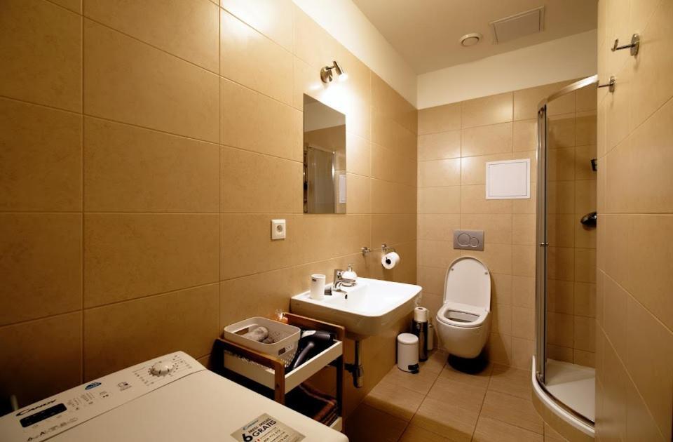 Cosy Studio, 15Min To Old Centre, Self-Check In, Free Wifi, Welcome Drink! Prague Exterior photo